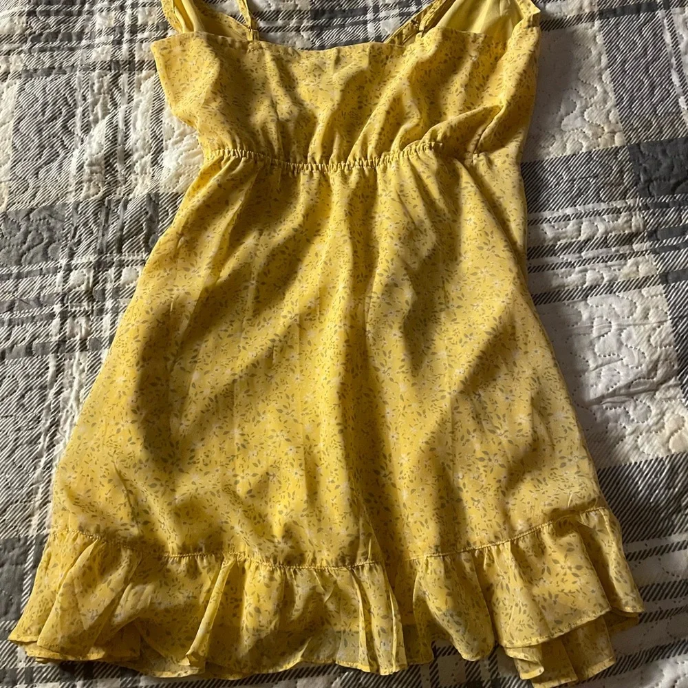 Hollister Yellow Floral Dress - Picture 2 of 4